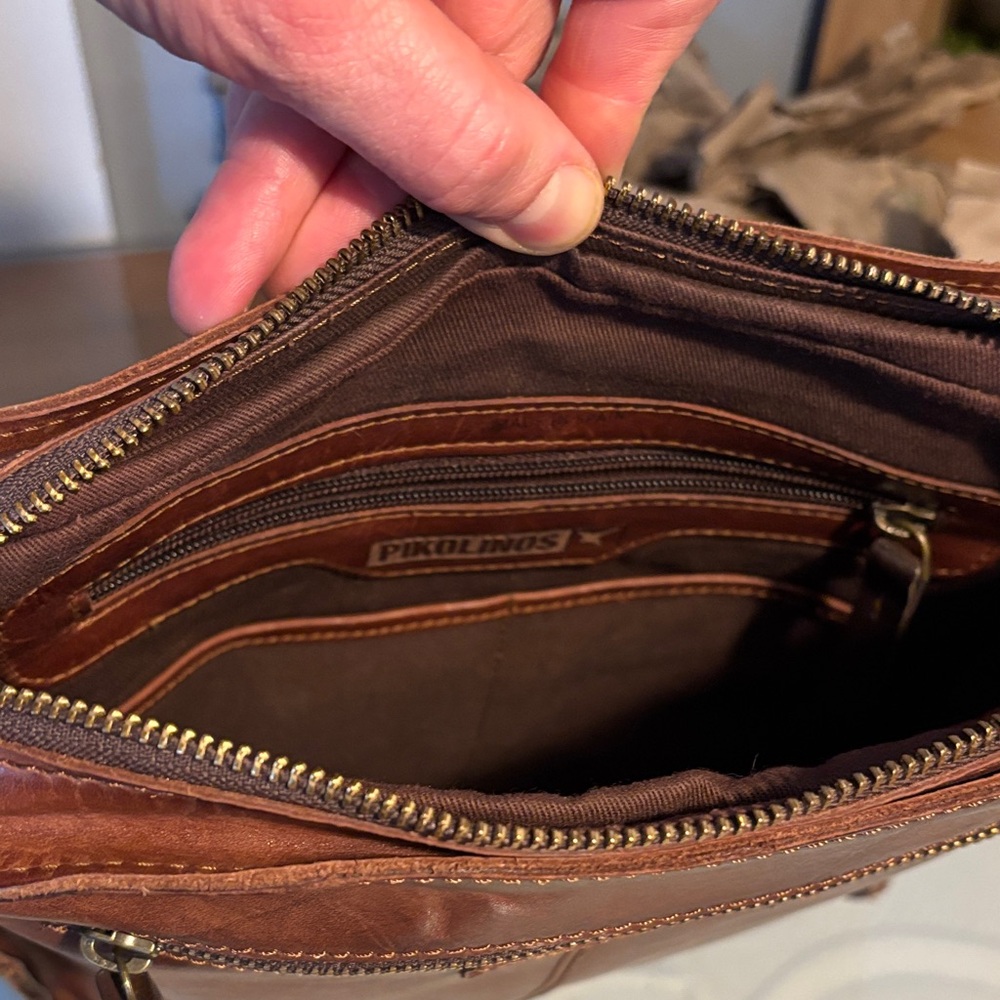 PIKOLINOS CAIMARI Rich Brown Leather Messenger Bag - Picture 10 of 16